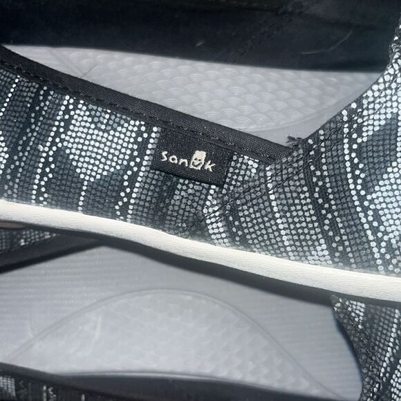 NWOT Sanuk black & grey pointy toe sneakers - Picture 3 of 4